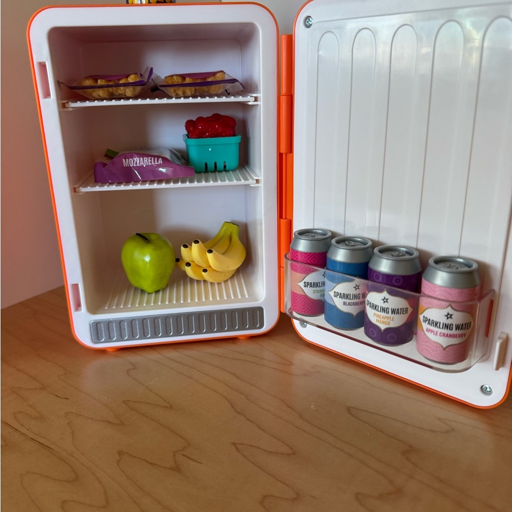 American Girl Doll fridge and Pac Man lunch box and contents - Picture 4 of 11